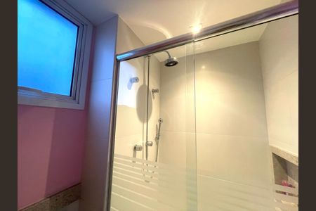 Apartamento à venda com 230m², 5 quartos e 4 vagas Apartamento à venda com 230m², 5 quartos e 4 vagasBanheiro da Suíte 2