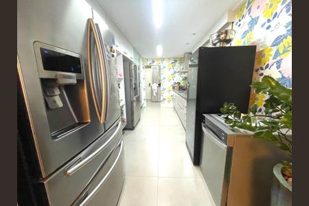 Apartamento à venda com 230m², 5 quartos e 4 vagas Apartamento à venda com 230m², 5 quartos e 4 vagasCozinha