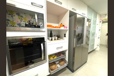 Apartamento à venda com 230m², 5 quartos e 4 vagas Apartamento à venda com 230m², 5 quartos e 4 vagasCozinha