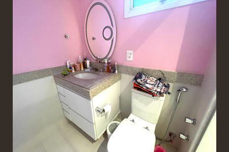 Apartamento à venda com 230m², 5 quartos e 4 vagas Apartamento à venda com 230m², 5 quartos e 4 vagasBanheiro da Suíte 2