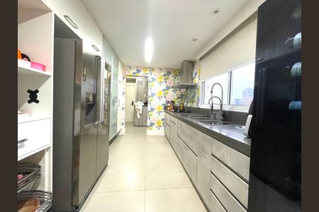 Apartamento à venda com 230m², 5 quartos e 4 vagas Apartamento à venda com 230m², 5 quartos e 4 vagasCozinha