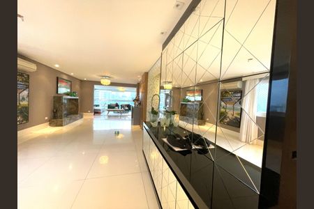 Apartamento à venda com 230m², 5 quartos e 4 vagas Apartamento à venda com 230m², 5 quartos e 4 vagasSala