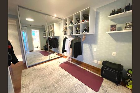 Apartamento à venda com 230m², 5 quartos e 4 vagas Apartamento à venda com 230m², 5 quartos e 4 vagasSuíte 3