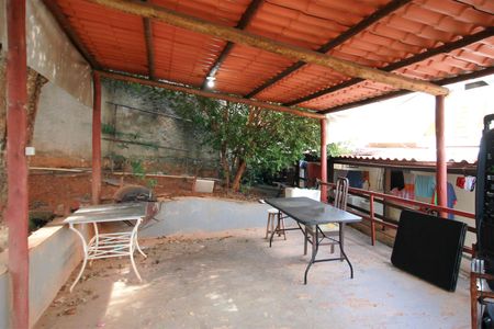 Casa à venda com 164m², 3 quartos e 8 vagasQuintal
