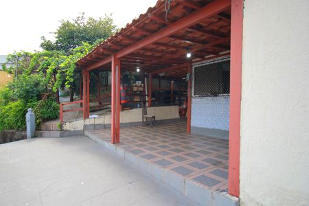 Casa à venda com 164m², 3 quartos e 8 vagasVaranda