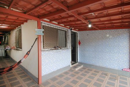 Casa à venda com 164m², 3 quartos e 8 vagas Casa à venda com 164m², 3 quartos e 8 vagasVaranda