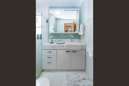 Apartamento à venda com 98m², 3 quartos e 2 vagas Apartamento à venda com 98m², 3 quartos e 2 vagasBanheiro da Suíte