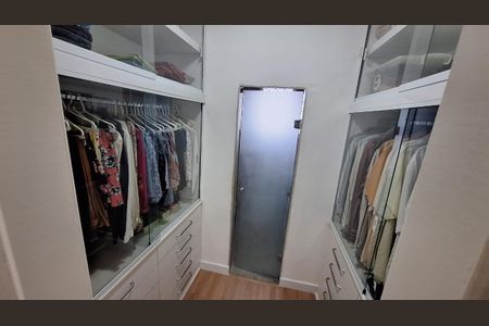 Casa de condomínio à venda com 192m², 3 quartos e 1 vaga Casa de condomínio à venda com 192m², 3 quartos e 1 vagaCloset