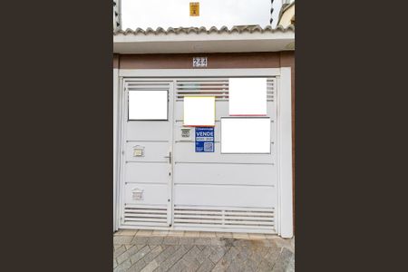 Casa à venda com 125m², 3 quartos e 2 vagasPlaquinha + Fachada