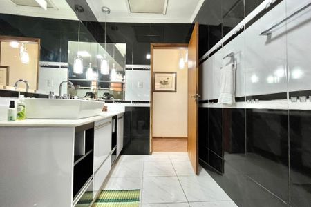 Casa à venda com 185m², 3 quartos e sem vaga Casa à venda com 185m², 3 quartos e sem vagaBanheiro