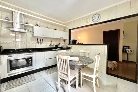 Casa à venda com 185m², 3 quartos e sem vaga Casa à venda com 185m², 3 quartos e sem vagaCozinha