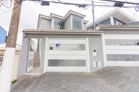 Casa à venda com 170m², 3 quartos e 1 vaga Casa à venda com 170m², 3 quartos e 1 vagaFachada