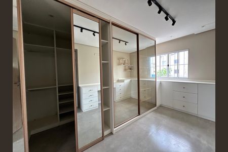 Casa à venda com 230m², 3 quartos e 2 vagasSuíte 1