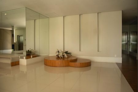 Apartamento à venda com 115m², 2 quartos e 2 vagasÁrea comum - Hall social