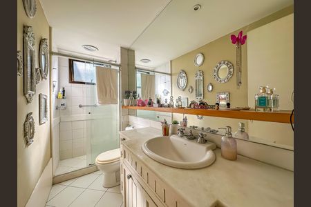 Apartamento à venda com 166m², 2 quartos e 1 vaga Apartamento à venda com 166m², 2 quartos e 1 vagaBanheiro Social