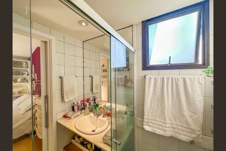 Apartamento à venda com 166m², 2 quartos e 1 vaga Apartamento à venda com 166m², 2 quartos e 1 vagaBanheiro Suíte