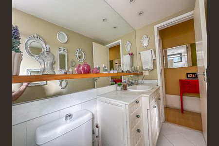 Apartamento à venda com 166m², 2 quartos e 1 vaga Apartamento à venda com 166m², 2 quartos e 1 vagaBanheiro Social