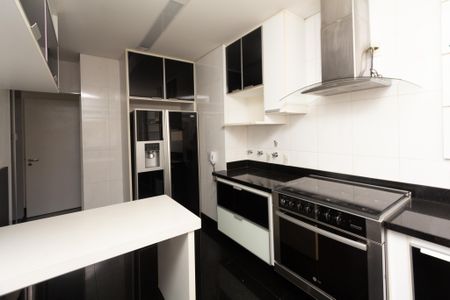 Apartamento à venda com 180m², 3 quartos e 4 vagas Apartamento à venda com 180m², 3 quartos e 4 vagasCozinha