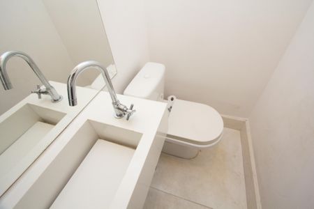 Apartamento à venda com 180m², 3 quartos e 4 vagas Apartamento à venda com 180m², 3 quartos e 4 vagasLavabo