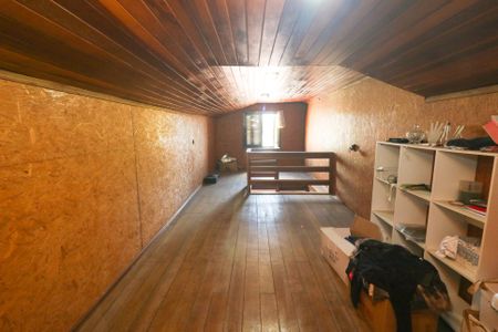 Casa à venda com 402m², 5 quartos e 5 vagas Casa à venda com 402m², 5 quartos e 5 vagasSótão da casa