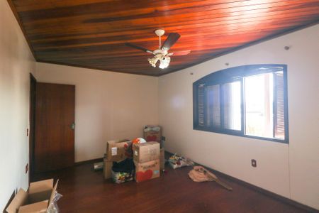 Casa à venda com 402m², 5 quartos e 5 vagas Casa à venda com 402m², 5 quartos e 5 vagasQuarto 4