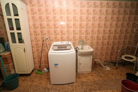 Casa à venda com 402m², 5 quartos e 5 vagas Casa à venda com 402m², 5 quartos e 5 vagasÁrea de Serviço