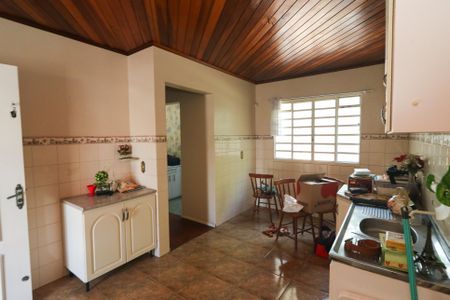Casa à venda com 402m², 5 quartos e 5 vagas Casa à venda com 402m², 5 quartos e 5 vagasCozinha 2