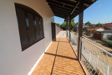 Casa à venda com 402m², 5 quartos e 5 vagas Casa à venda com 402m², 5 quartos e 5 vagasSacada da Sala 2