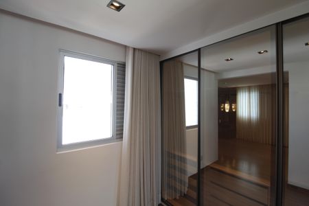 Apartamento à venda com 1427m², 2 quartos e 4 vagasCloset da Suíte