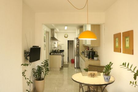 Apartamento à venda com 130m², 3 quartos e 2 vagasCozinha