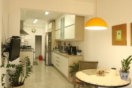 Apartamento à venda com 130m², 3 quartos e 2 vagasCozinha