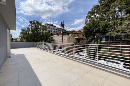Casa à venda com 297m², 6 quartos e 6 vagas Casa à venda com 297m², 6 quartos e 6 vagasSacada