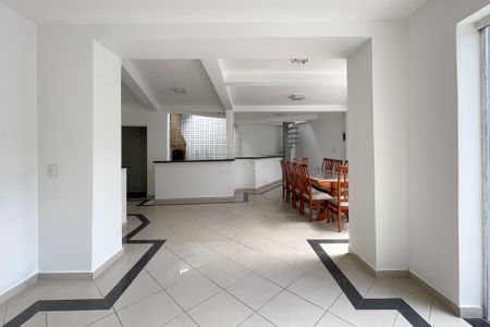 Casa à venda com 297m², 6 quartos e 6 vagas Casa à venda com 297m², 6 quartos e 6 vagasSala de TV