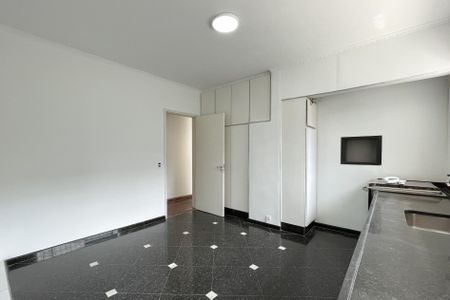 Casa à venda com 297m², 6 quartos e 6 vagas Casa à venda com 297m², 6 quartos e 6 vagasCozinha