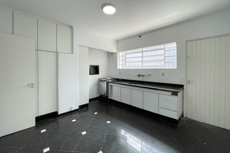 Casa à venda com 297m², 6 quartos e 6 vagas Casa à venda com 297m², 6 quartos e 6 vagasCozinha