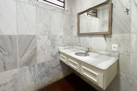 Casa à venda com 297m², 6 quartos e 6 vagas Casa à venda com 297m², 6 quartos e 6 vagasLavabo