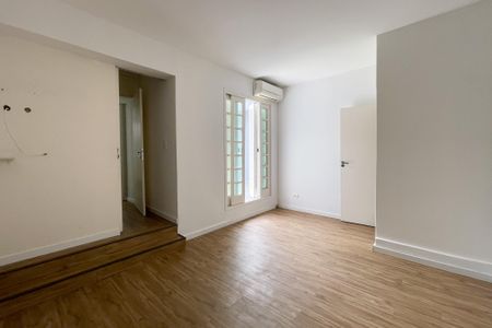 Casa à venda com 297m², 6 quartos e 6 vagas Casa à venda com 297m², 6 quartos e 6 vagasSuíte 2