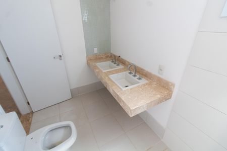 Apartamento à venda com 134m², 3 quartos e 2 vagas Apartamento à venda com 134m², 3 quartos e 2 vagasBanheiro da Suíte