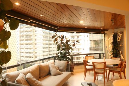 Apartamento para alugar com 250m², 4 quartos e 4 vagasSala