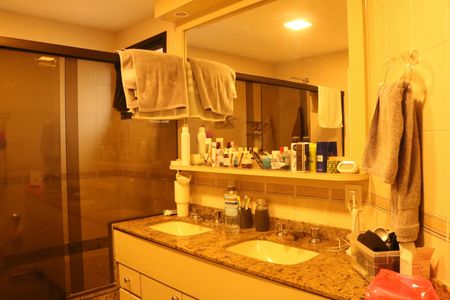 Apartamento para alugar com 250m², 4 quartos e 4 vagasBanheiro da Suíte 1