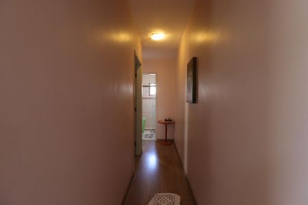 Casa à venda com 205m², 3 quartos e 4 vagasCorredor piso superior