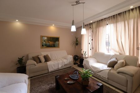 Casa à venda com 205m², 3 quartos e 4 vagasSala