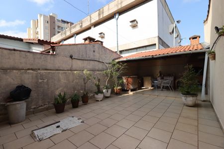 Casa à venda com 205m², 3 quartos e 4 vagasQuintal