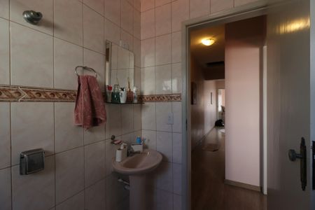 Casa à venda com 205m², 3 quartos e 4 vagasBanheiro Social