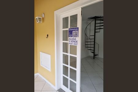 Casa à venda com 98m², 3 quartos e 2 vagas Casa à venda com 98m², 3 quartos e 2 vagasPlaca
