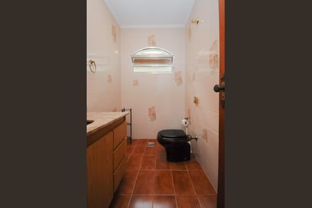 Casa à venda com 256m², 5 quartos e 4 vagas Casa à venda com 256m², 5 quartos e 4 vagasLavabo