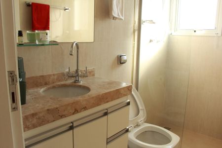 Casa à venda com 250m², 3 quartos e 4 vagasBanheiro do Quarto 3