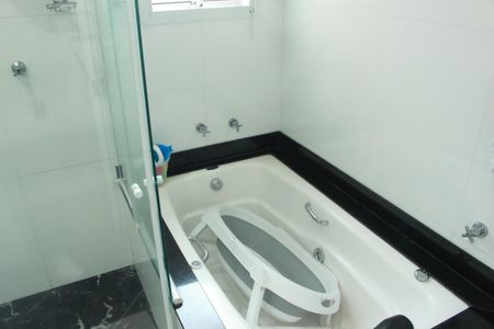 Casa à venda com 250m², 3 quartos e 4 vagasBanheiro do Quarto 1