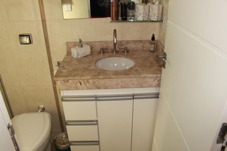 Casa à venda com 250m², 3 quartos e 4 vagasBanheiro - Quarto 2