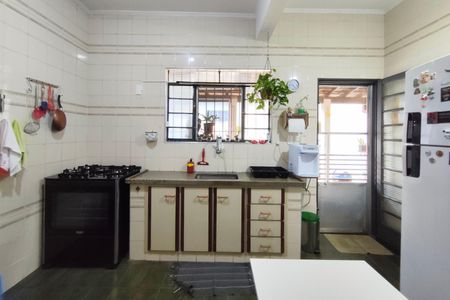 Casa à venda com 209m², 4 quartos e 4 vagas Casa à venda com 209m², 4 quartos e 4 vagasCozinha